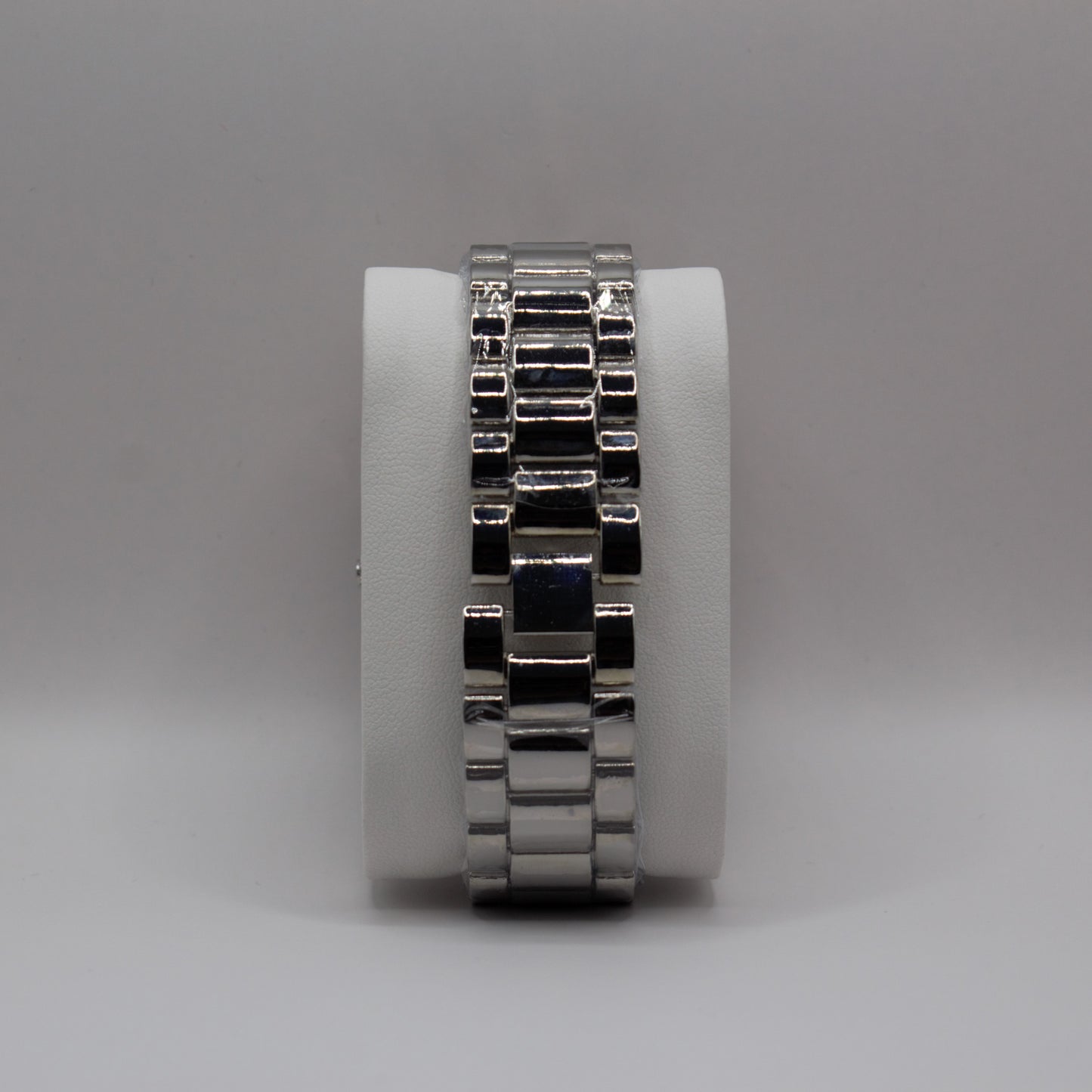 MK Bradshaw Date Silver Silver Dial - 43mm